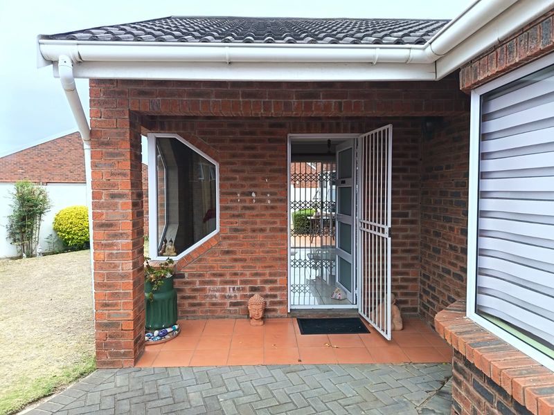 Summerstrand: Modern Coastal Living in Secure Summerstrand Villas - Photo 5