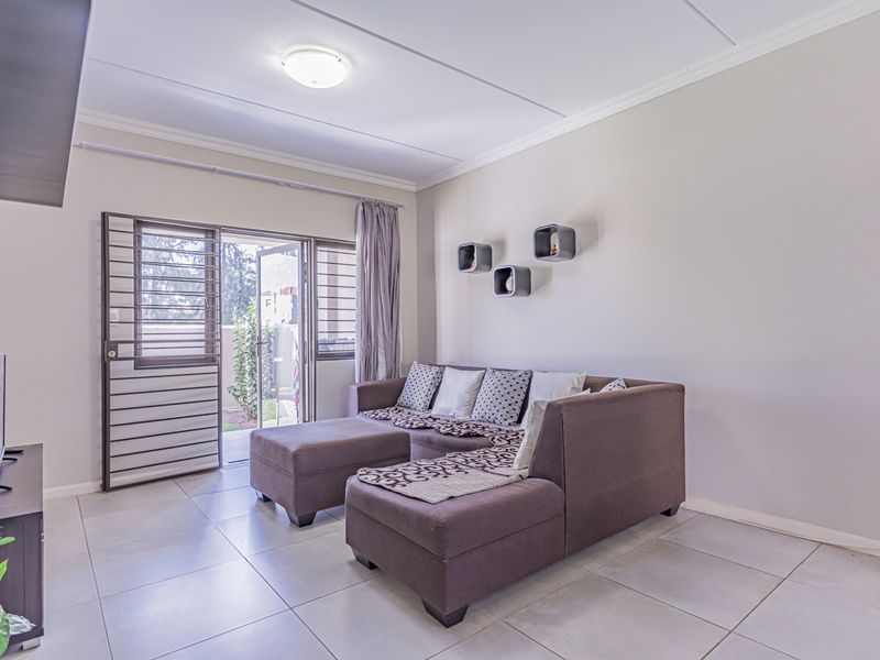 Serious seller, modern ground floor unit - Photo 2