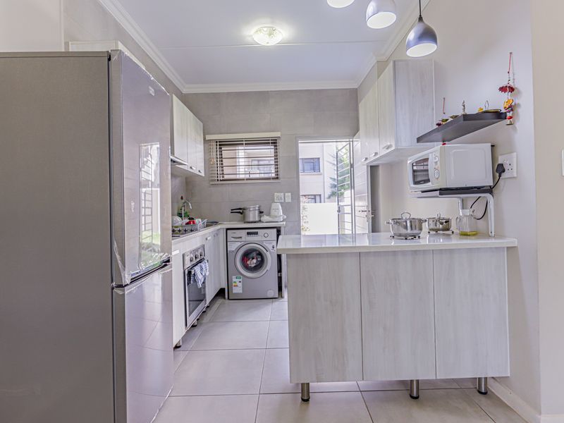 Serious seller, modern ground floor unit - Photo 7