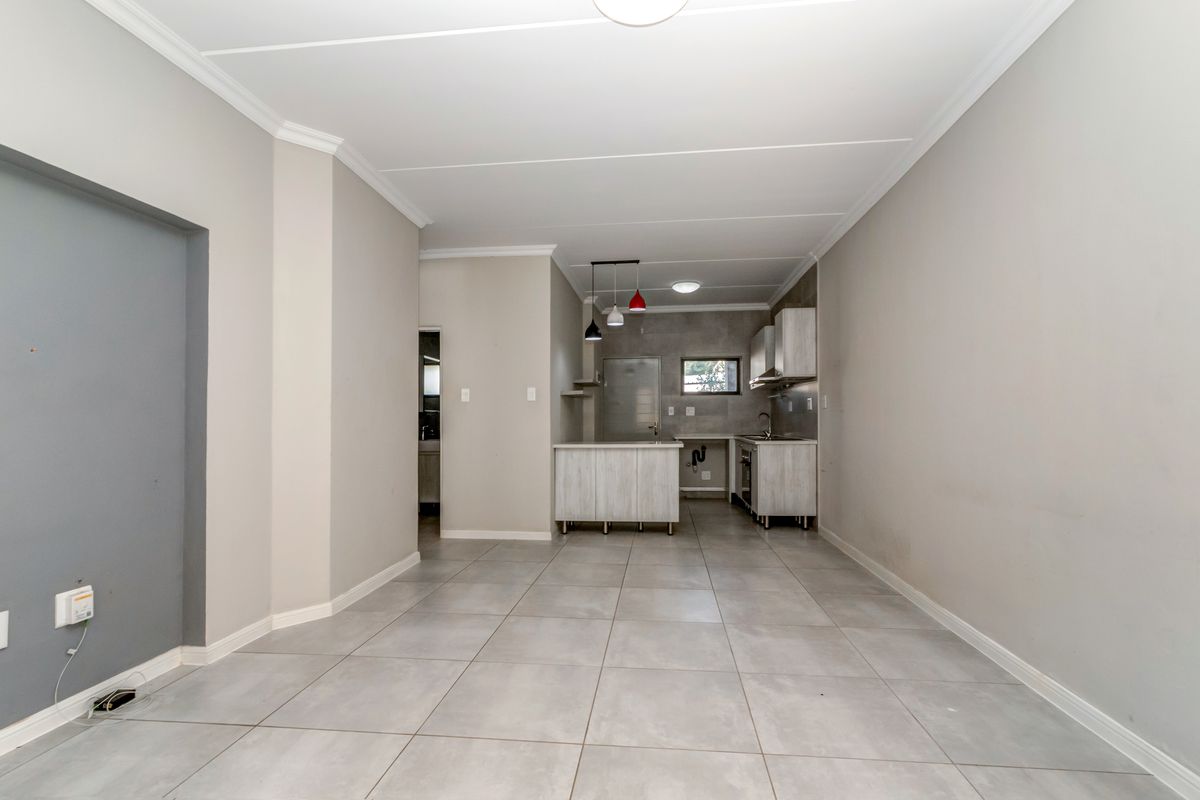 Neat garden unit, priced to sell! - Photo 4