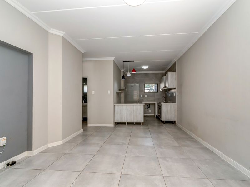 Neat garden unit, priced to sell! - Photo 4