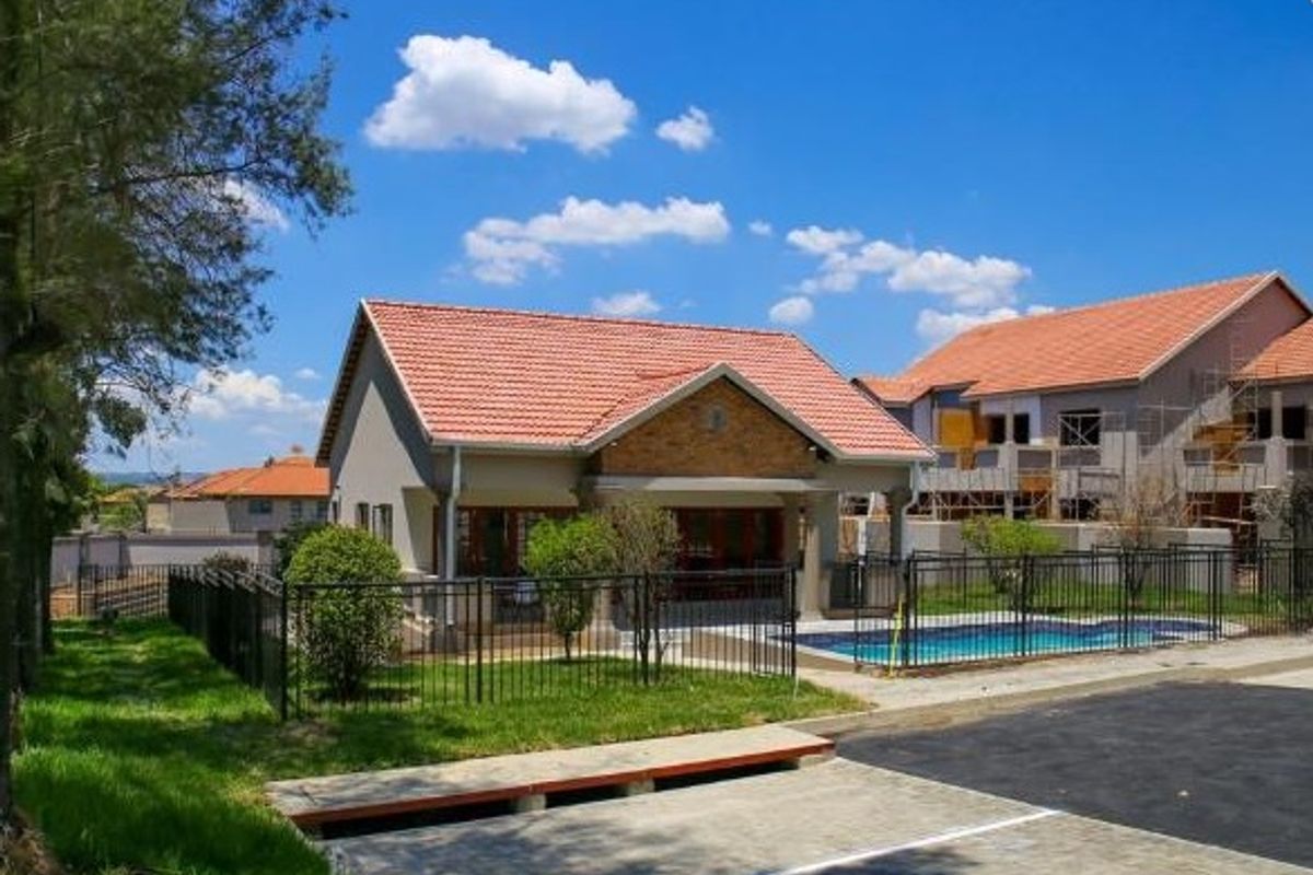 Neat garden unit, priced to sell! - Photo 2