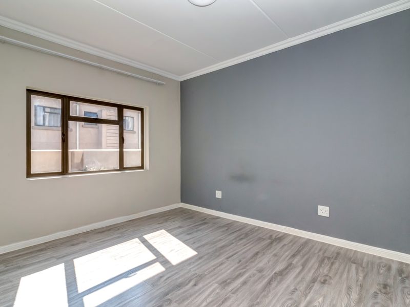 Neat garden unit, priced to sell! - Photo 9