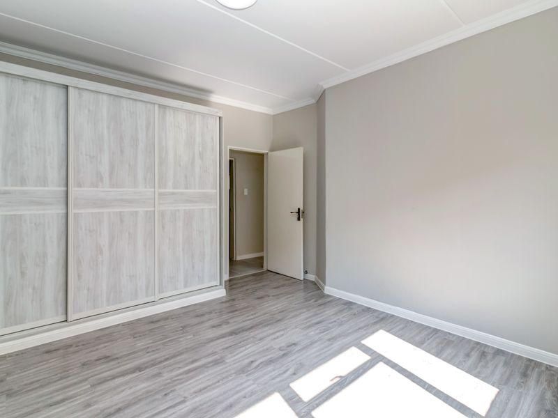 Neat garden unit, priced to sell! - Photo 10