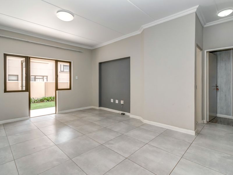 Neat garden unit, priced to sell! - Photo 8