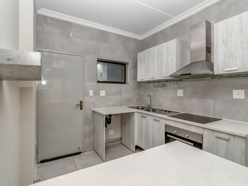 Neat garden unit, priced to sell! - Photo 6