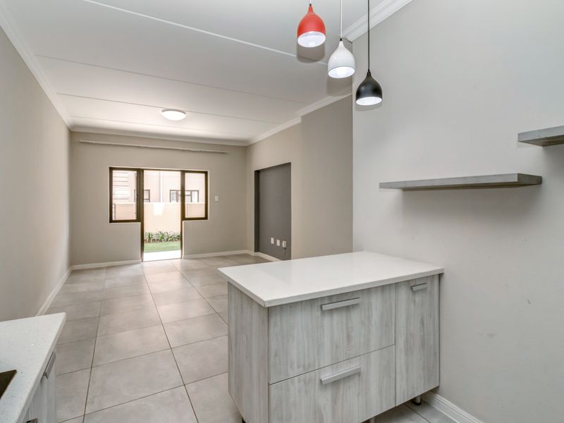 Neat garden unit, priced to sell! - Photo 7