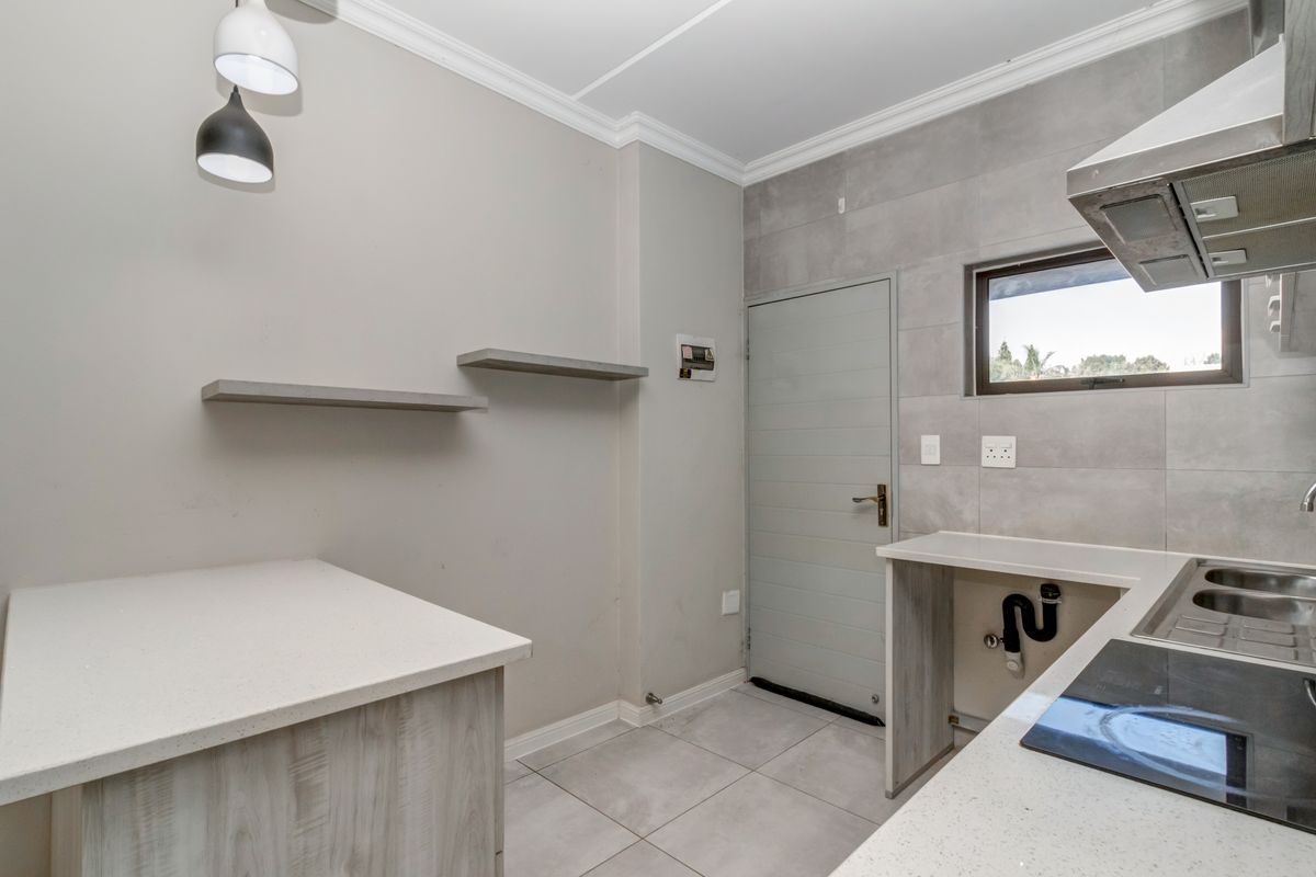 Neat garden unit, priced to sell! - Photo 5