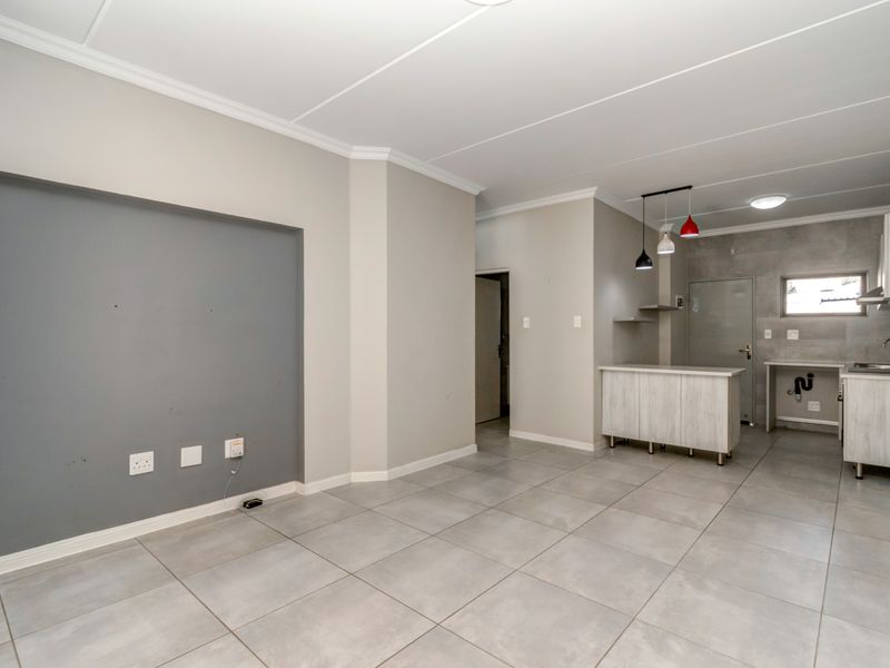 Neat garden unit, priced to sell! - Photo 3