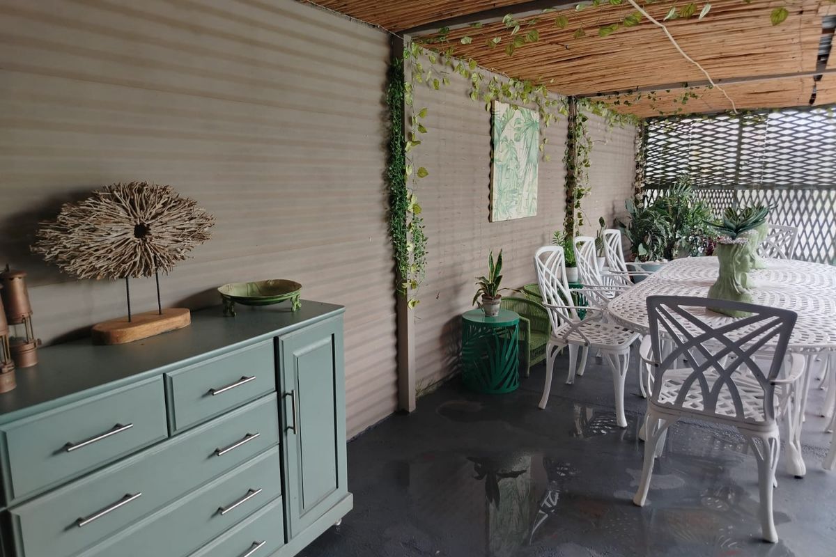 Stunning 5-bedroom house for sale in Mooinooi—perfect for families seeking space and tranquility! - Photo 3