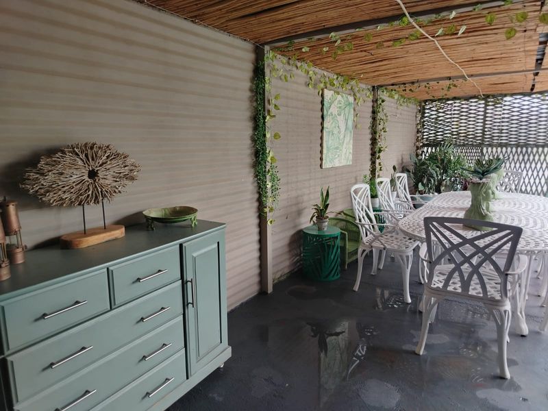 Stunning 5-bedroom house for sale in Mooinooi—perfect for families seeking space and tranquility! - Photo 3