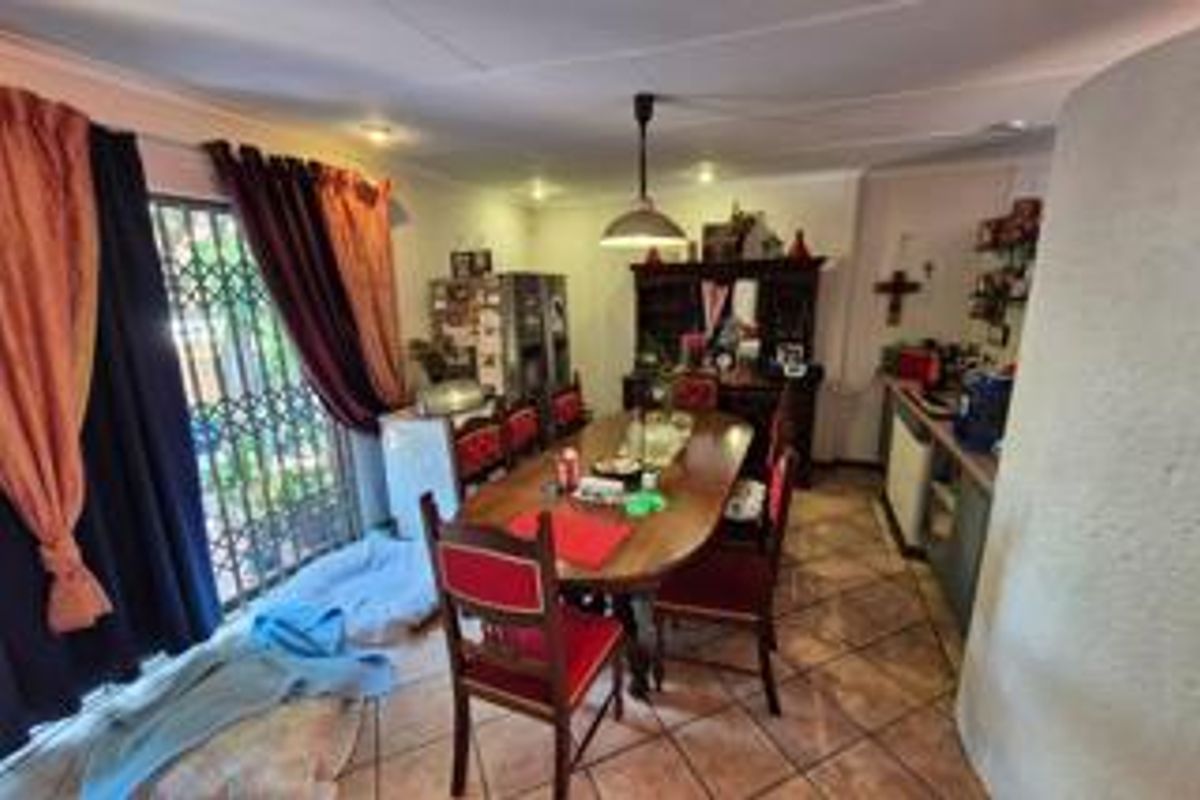 !!! GENEROUS 3-BEDROOM HOME IN A LUSH SETTING IN MONTANA PARK !!! - Photo 5