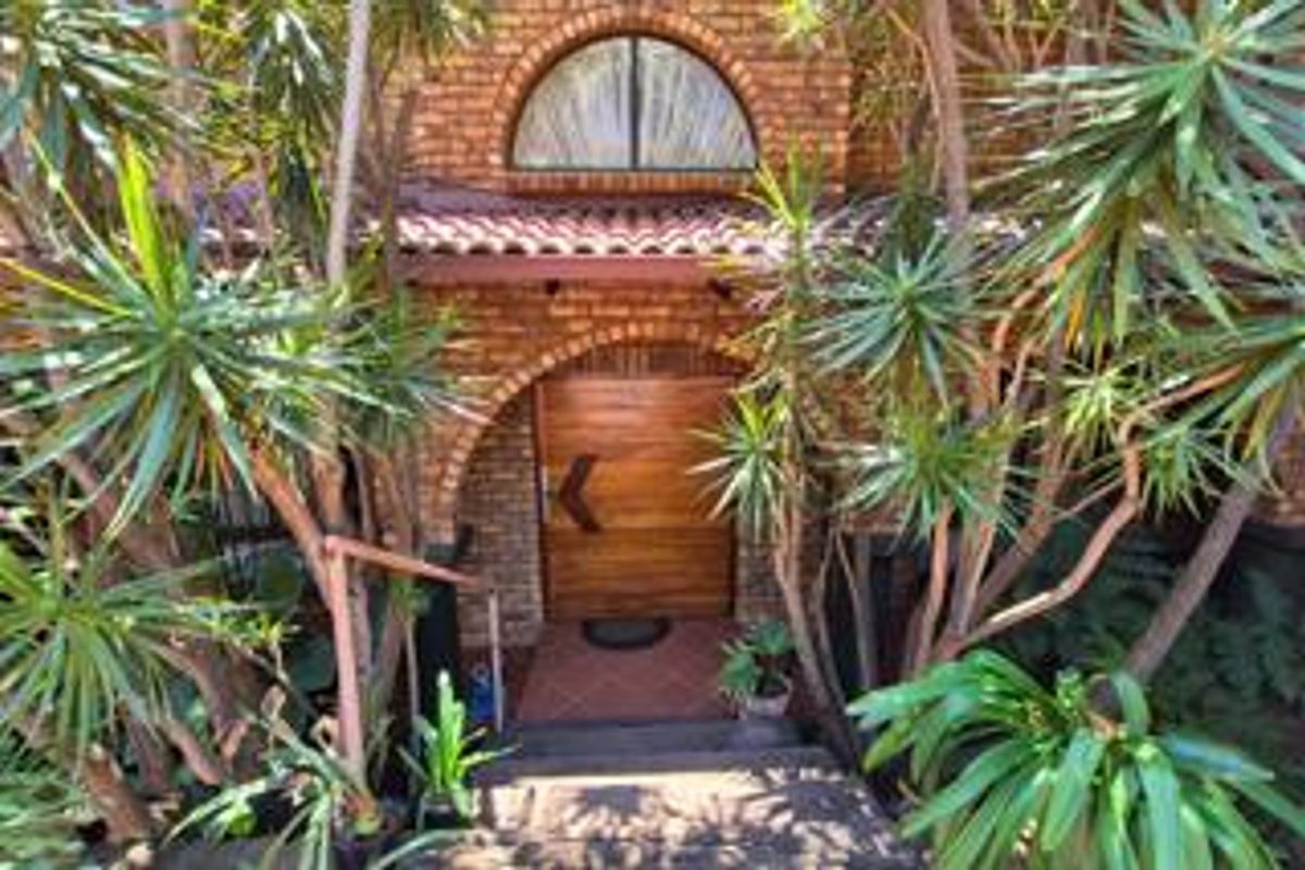 !!! GENEROUS 3-BEDROOM HOME IN A LUSH SETTING IN MONTANA PARK !!! - Photo 2