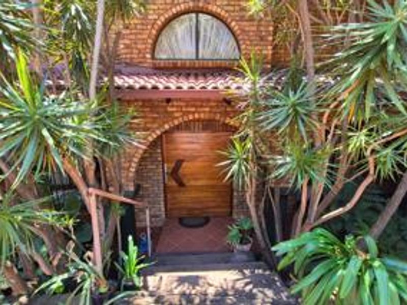 !!! GENEROUS 3-BEDROOM HOME IN A LUSH SETTING IN MONTANA PARK !!! - Photo 2