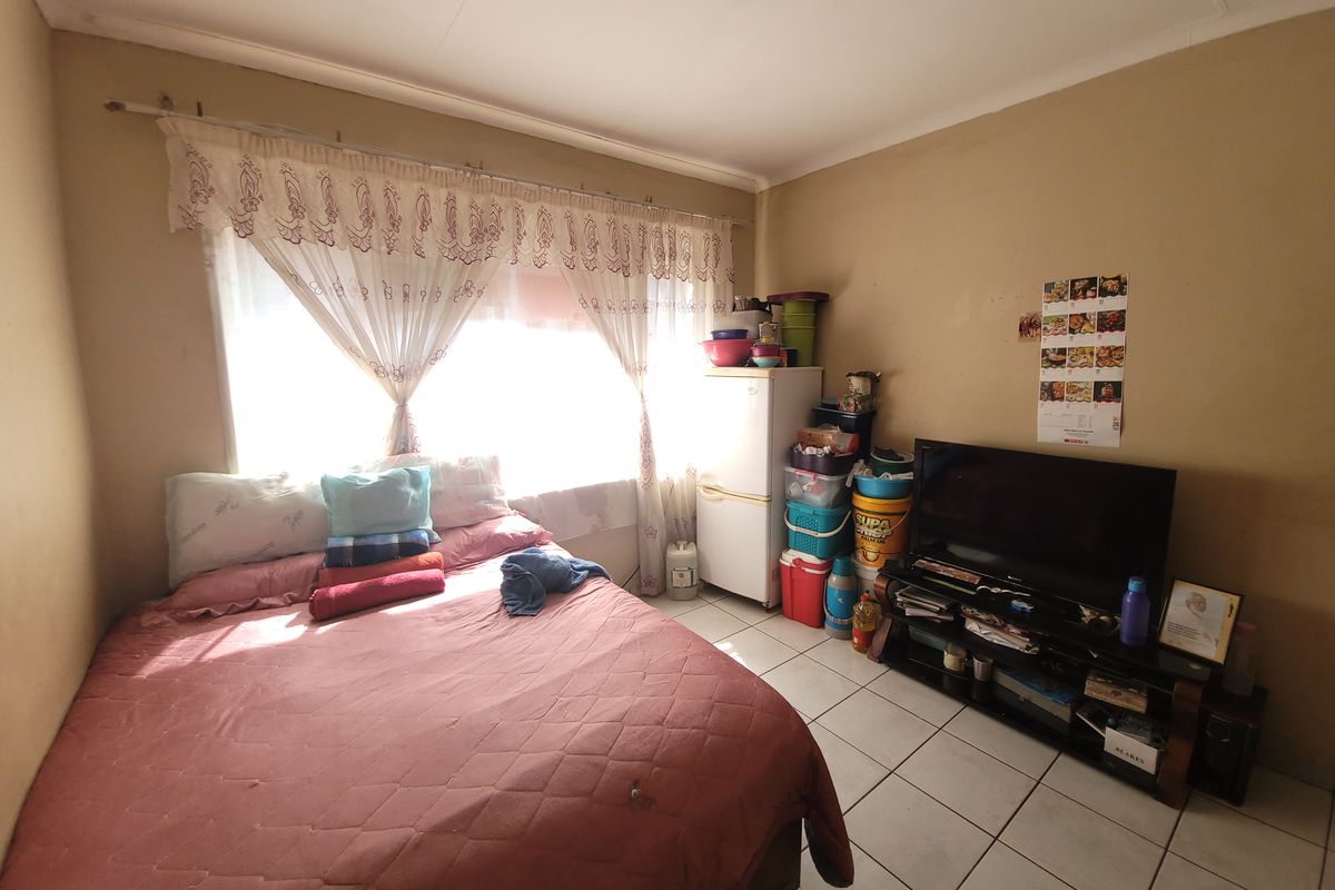 Income-Generating Sunnyside Flat - Quiet Complex - Photo 3