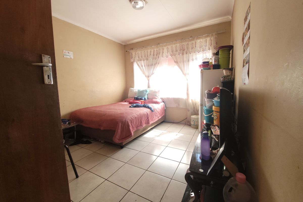 Income-Generating Sunnyside Flat - Quiet Complex - Photo 4
