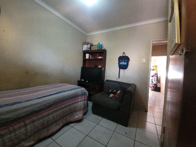 Income-Generating Sunnyside Flat - Quiet Complex - Photo 9