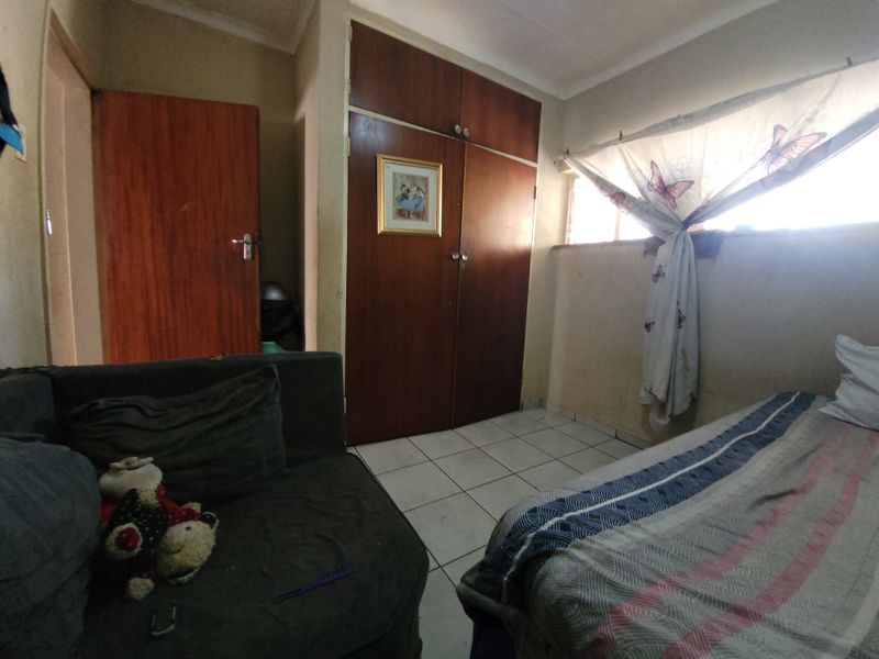 Income-Generating Sunnyside Flat - Quiet Complex - Photo 8