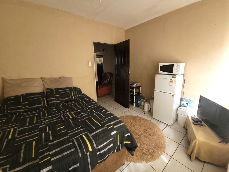 Income-Generating Sunnyside Flat - Quiet Complex - Photo 7