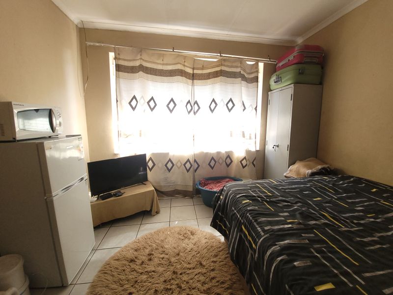 Income-Generating Sunnyside Flat - Quiet Complex - Photo 6