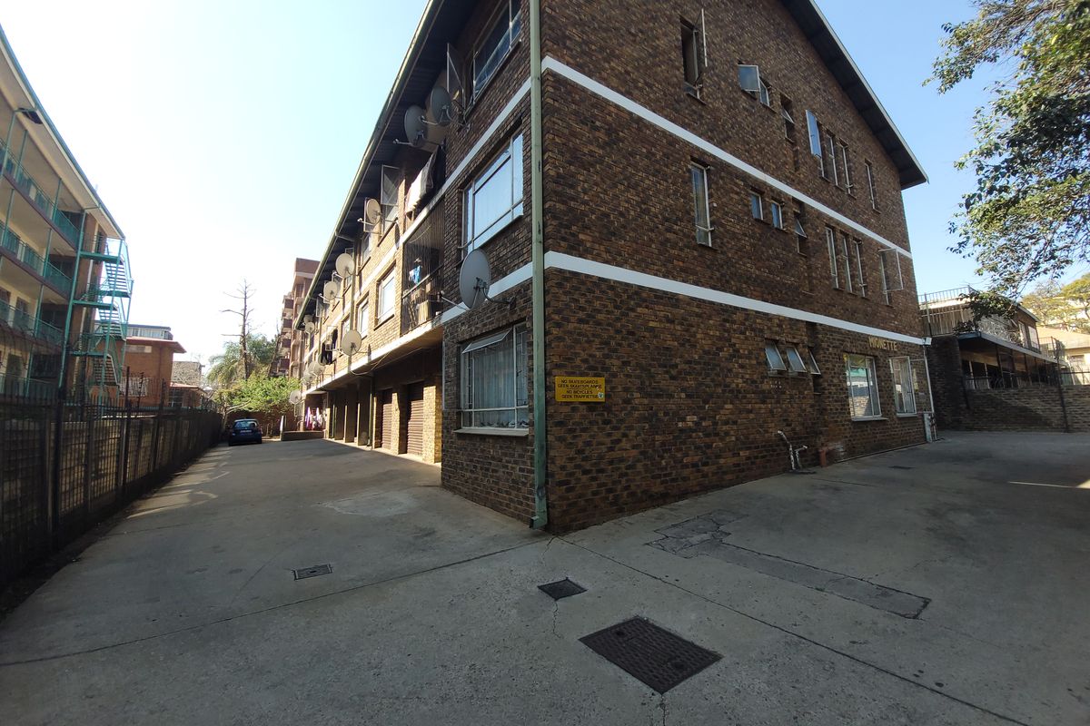 Income-Generating Sunnyside Flat - Quiet Complex - Photo 2