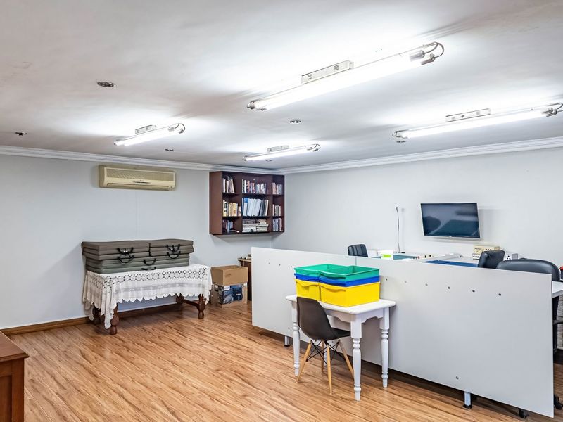 Versatile 4-Bedroom Double-Storey Home with Solar & 3 Garages in Bougainvillea Estate - Photo 10