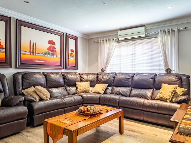 Versatile 4-Bedroom Double-Storey Home with Solar & 3 Garages in Bougainvillea Estate - Photo 7