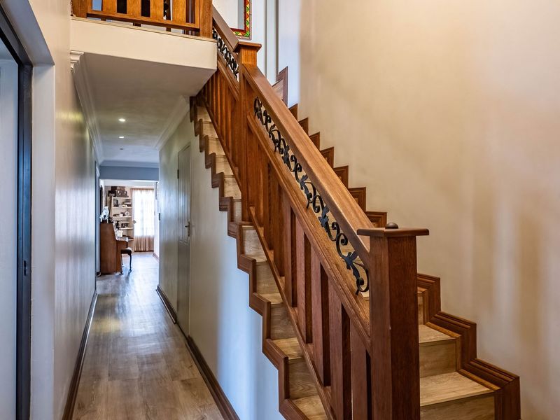 Versatile 4-Bedroom Double-Storey Home with Solar & 3 Garages in Bougainvillea Estate - Photo 4