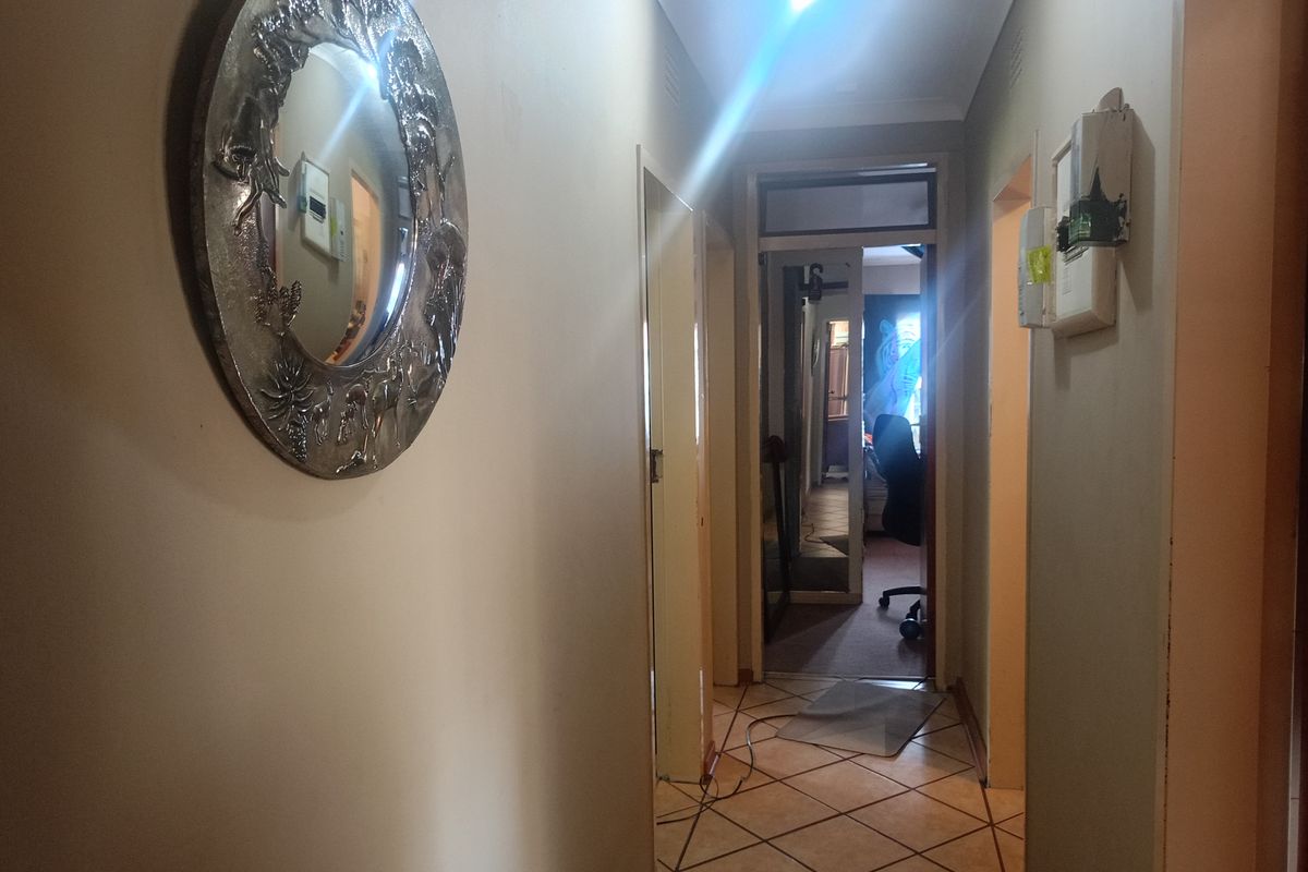 Freehold For Sale In Vereeniging - Photo 4