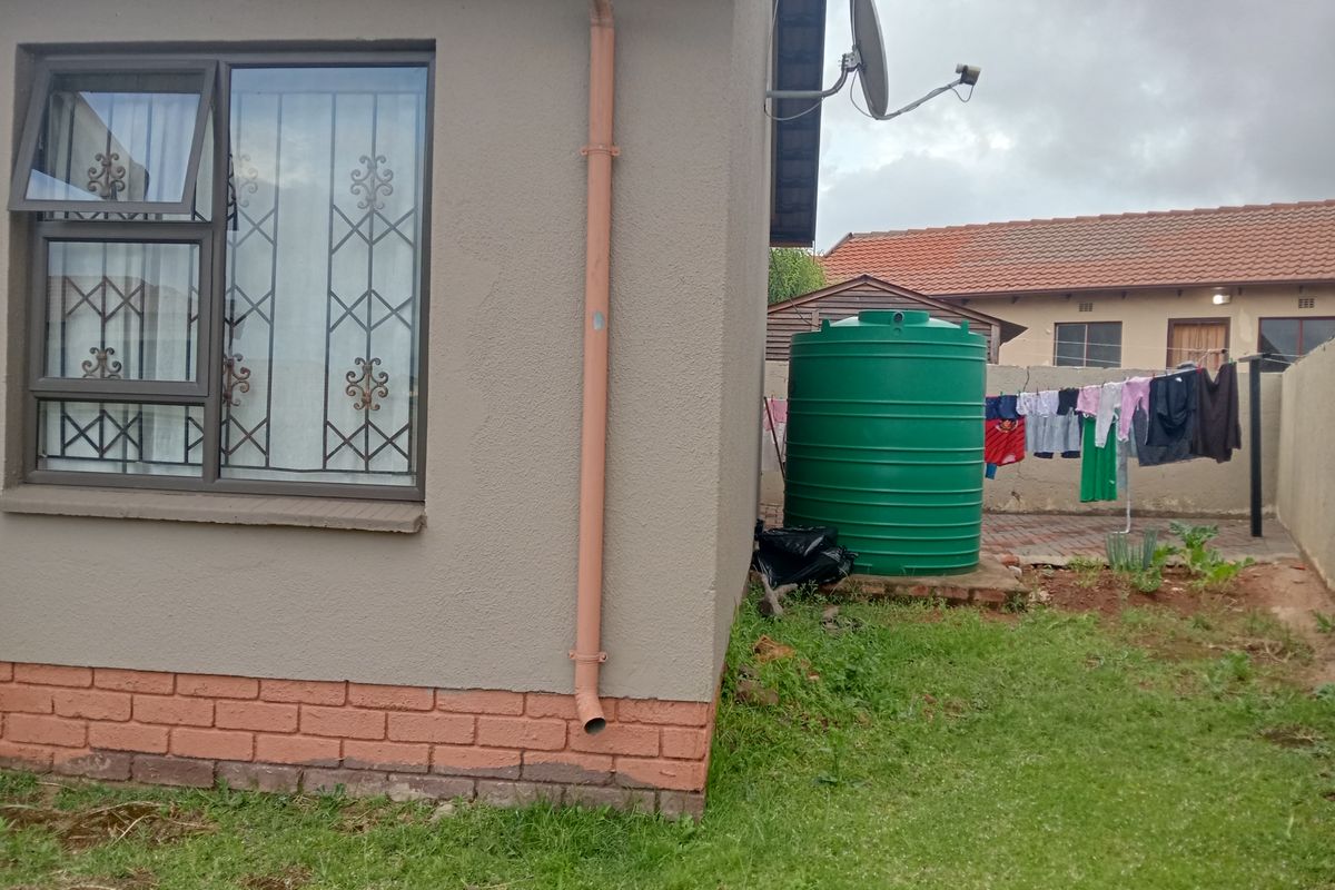 Perfectly maintained three-bedroom home - Photo 4