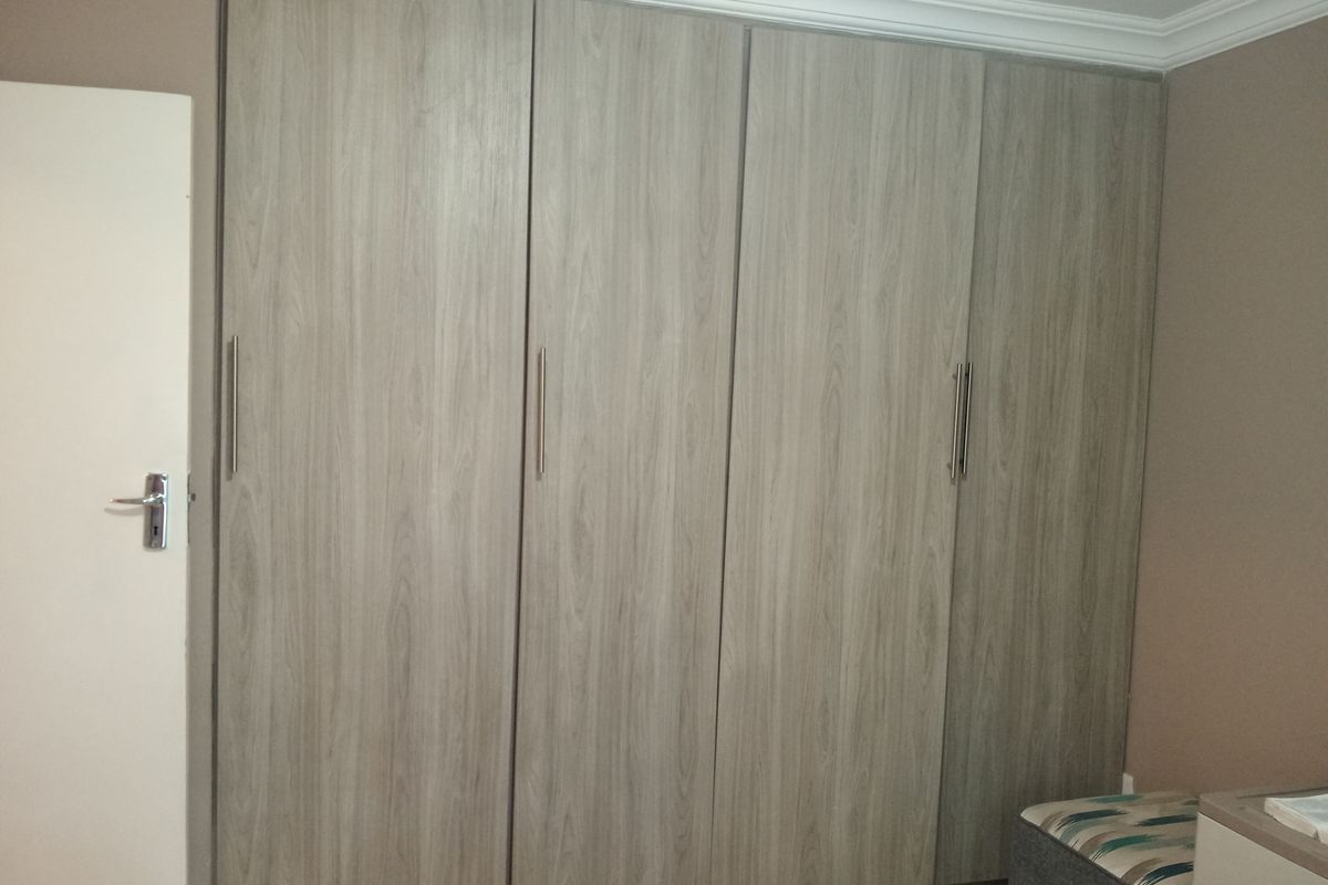 Perfectly maintained three-bedroom home - Photo 5