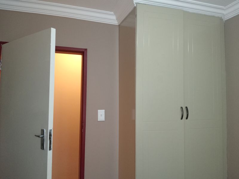 Perfectly maintained three-bedroom home - Photo 9