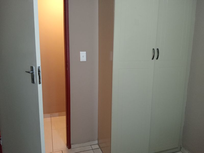Perfectly maintained three-bedroom home - Photo 7