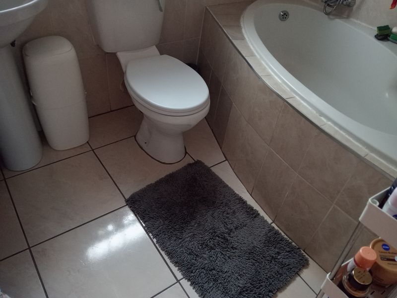 Perfectly maintained three-bedroom home - Photo 6