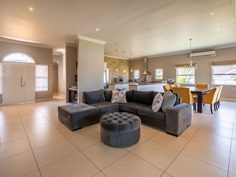 Large Home wth level land - Photo 5