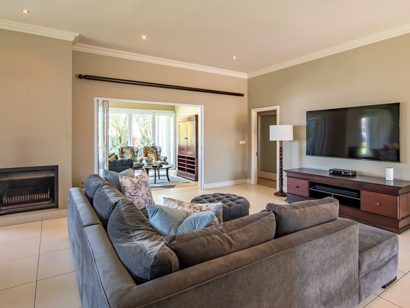 Large Home wth level land - Photo 9