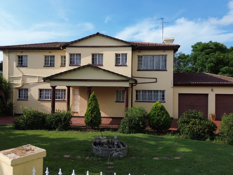 Generous Family Home Ready for Renovation & Revival - Photo 2