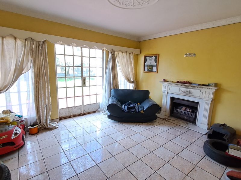 Generous Family Home Ready for Renovation & Revival - Photo 10