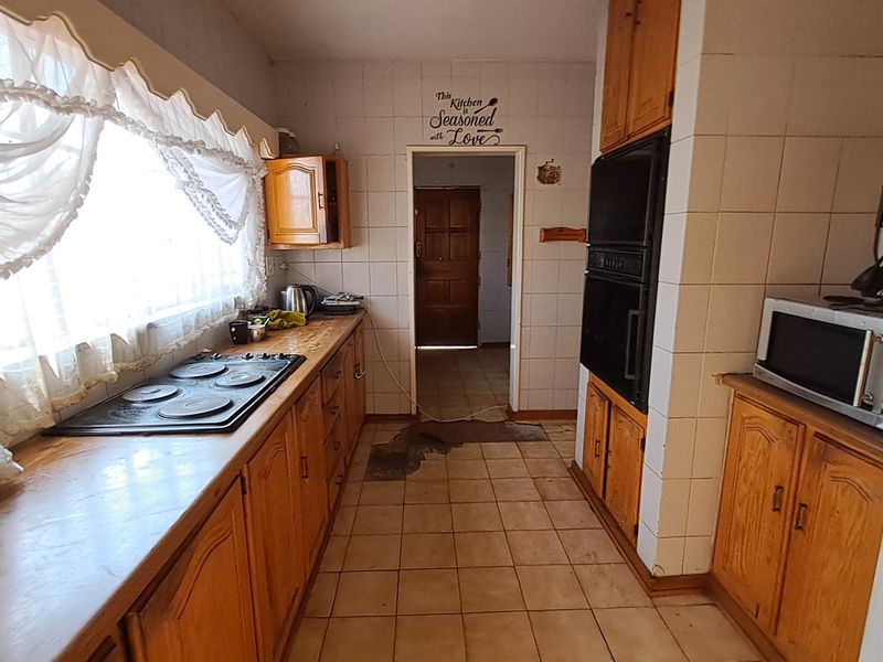 Generous Family Home Ready for Renovation & Revival - Photo 9