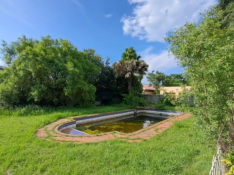 Generous Family Home Ready for Renovation & Revival - Photo 4