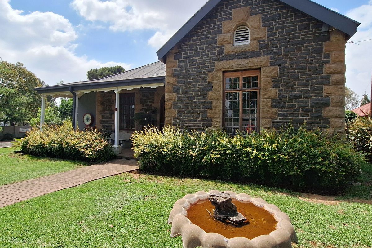 Spacious house for sale with wooden flat - Photo 2