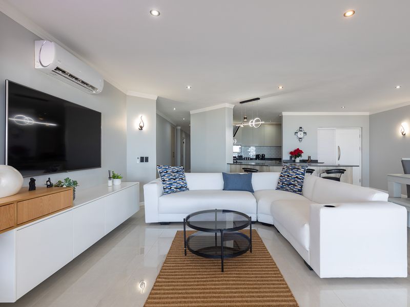 Exquisite Fully Furnished 4-Bedroom Residence in Simbithi Eco-Estate - Photo 9