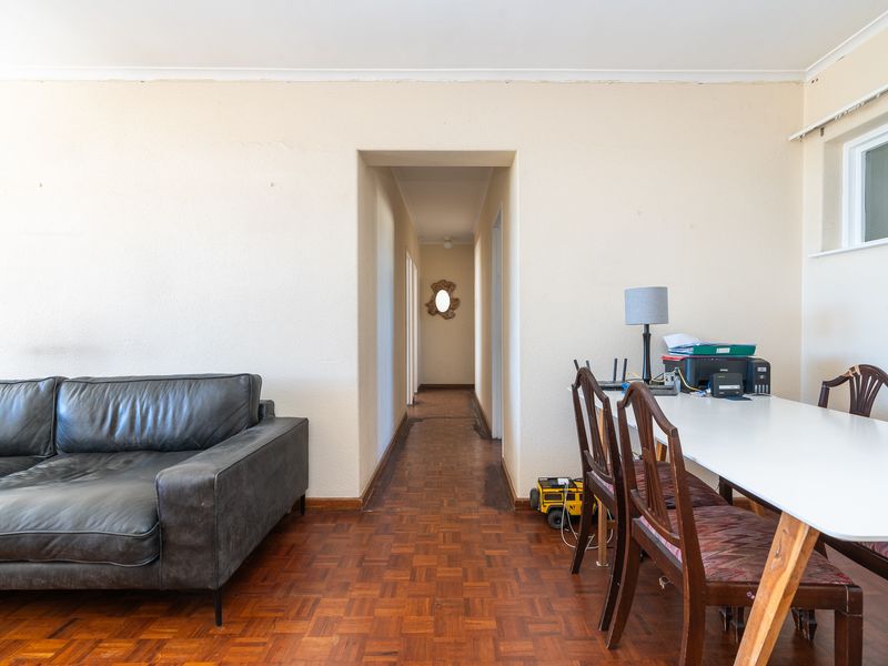 Sought After Bladon Court - Photo 5