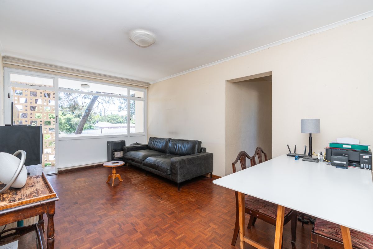 Sought After Bladon Court - Photo 4