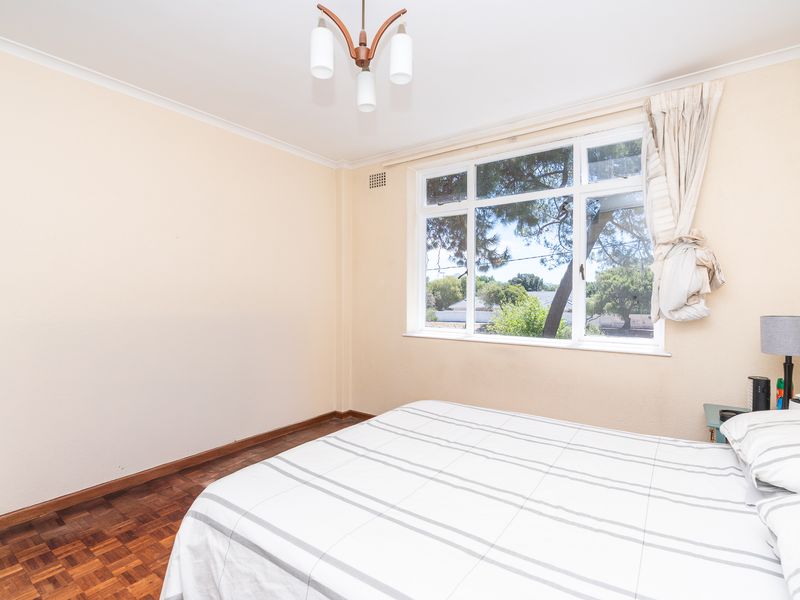 Sought After Bladon Court - Photo 10