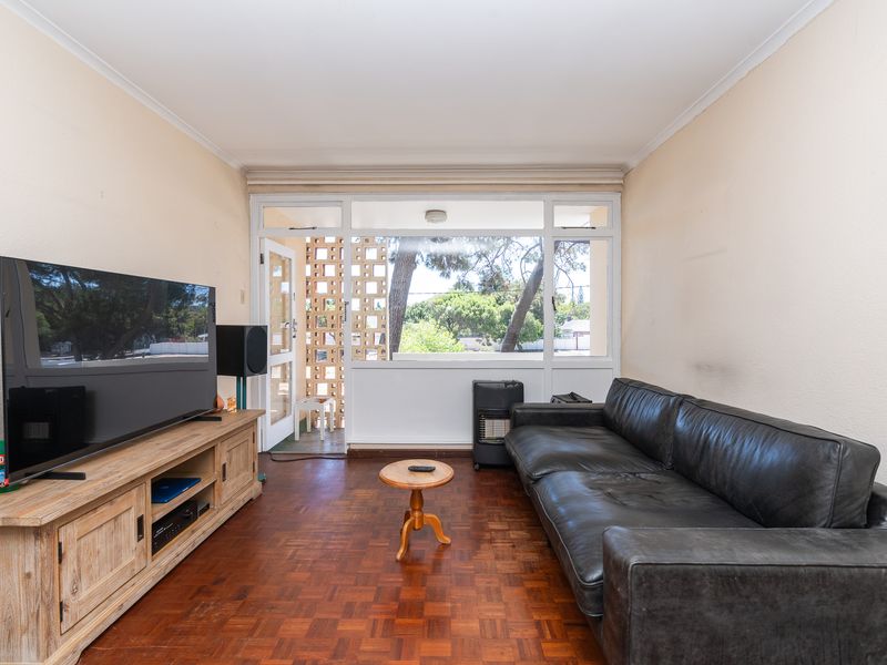 Sought After Bladon Court - Photo 8