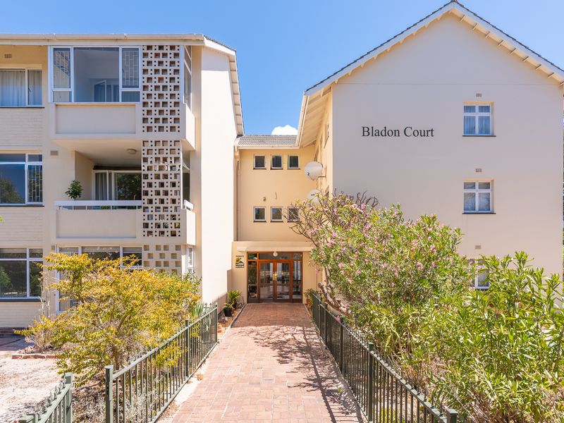 Sought After Bladon Court - Photo 2