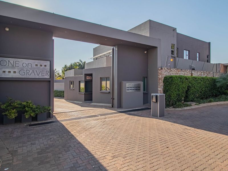 Ultimate Luxury Cluster - Join our Wednesday afternoon Sunset Viewing - Photo 2