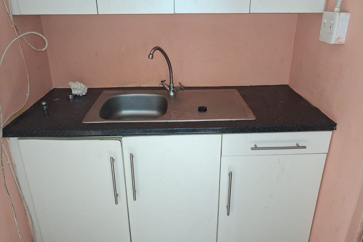 Affordable & Spacious Bachelor Flat – Summerpride  - on shared property - Photo 3