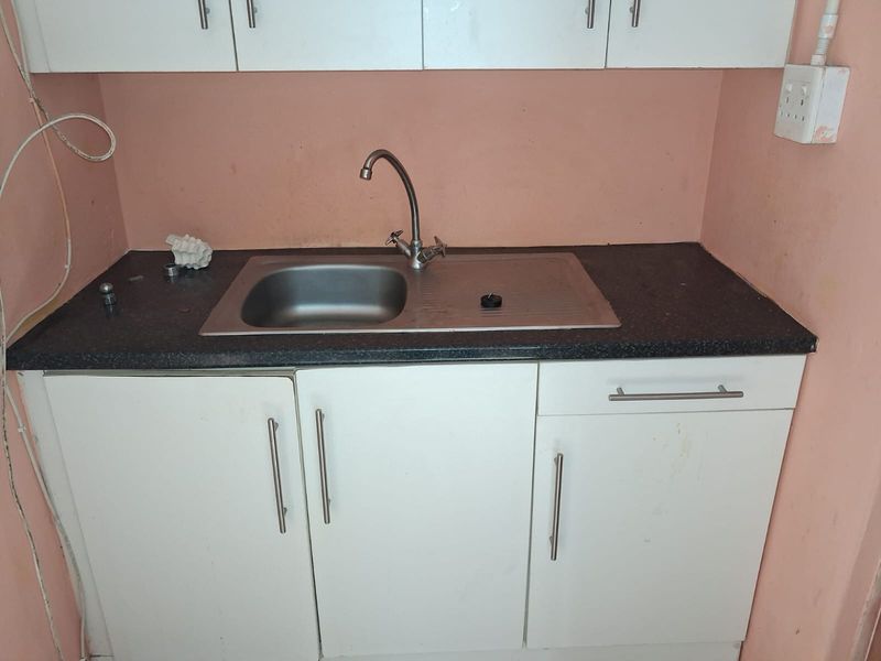 Affordable & Spacious Bachelor Flat – Summerpride  - on shared property - Photo 3